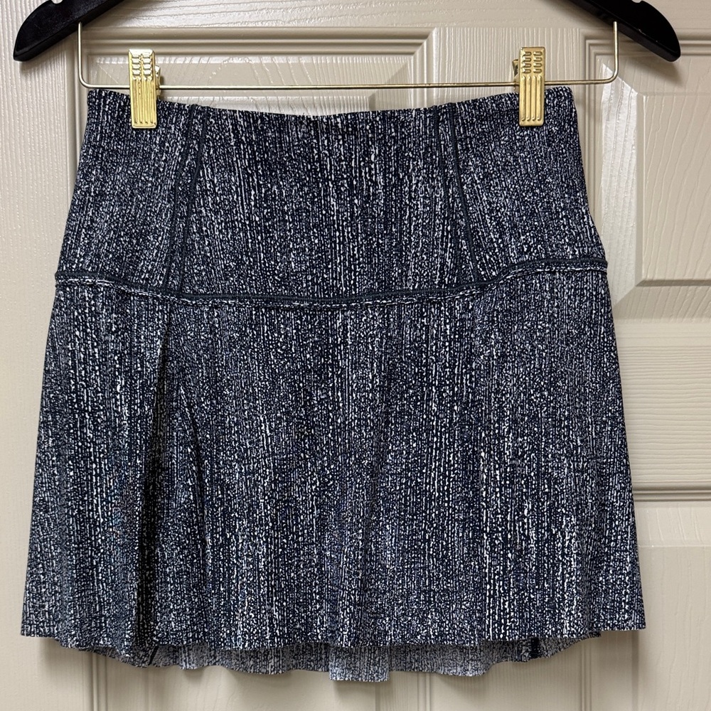 Lululemon tennis skirt size 4